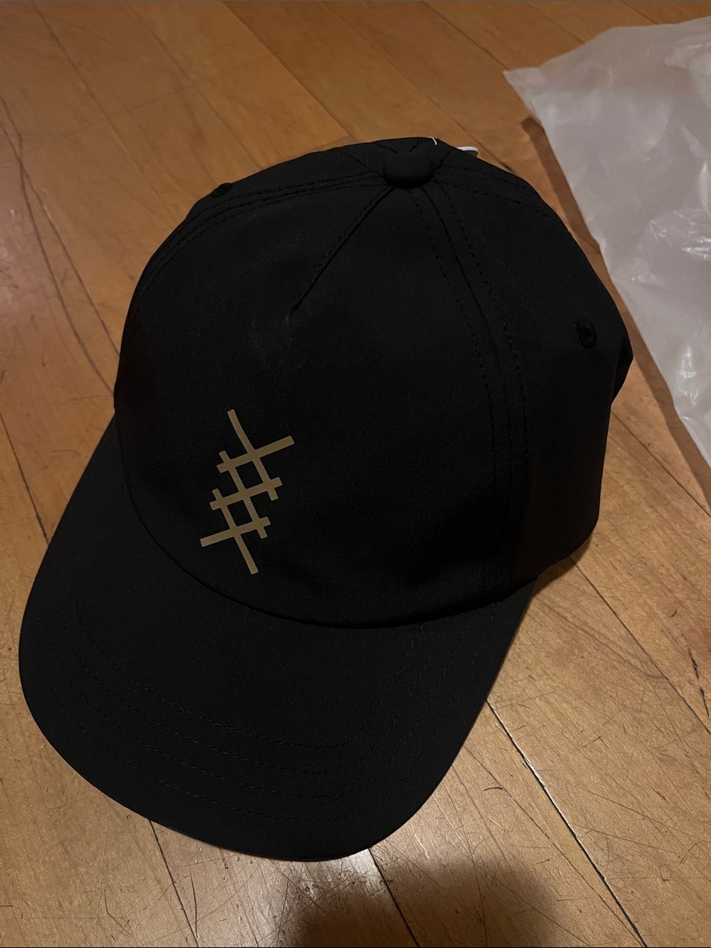 Rhone black everyday active hat featuring adjustable closure for custom fit BNWT